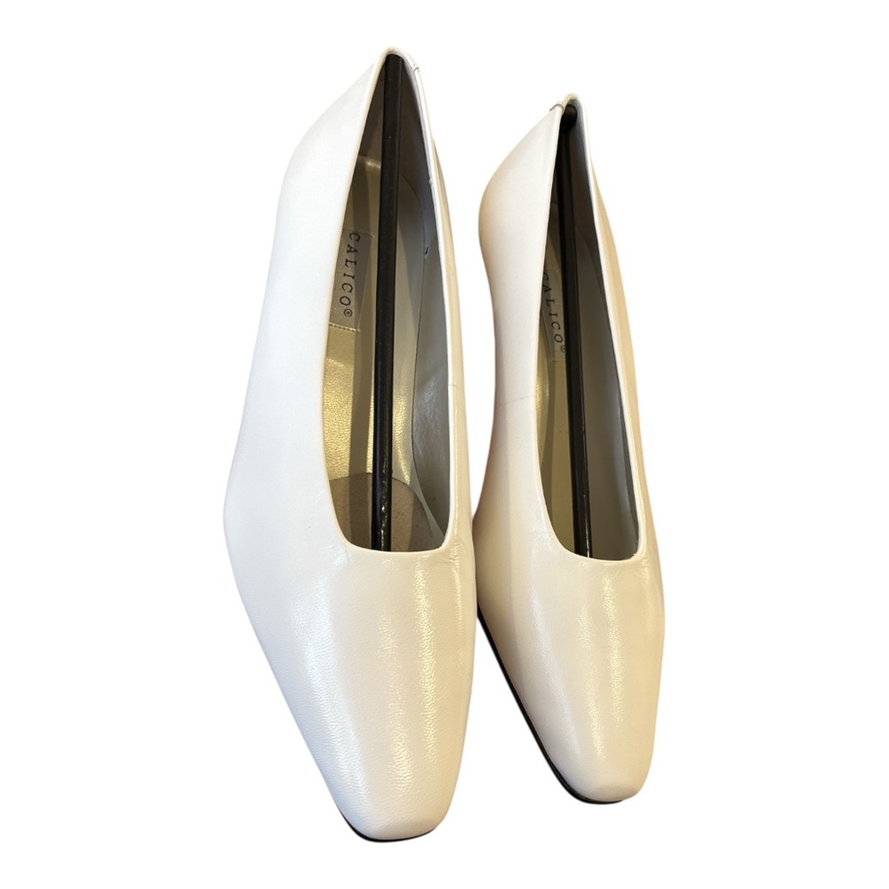 NIB 80s CALICO OFF WHITE CLASSIC SLEEK LEATHER ALMOND TOE 2" KITTEN HEELS SZ 9 - Picture 2 of 8